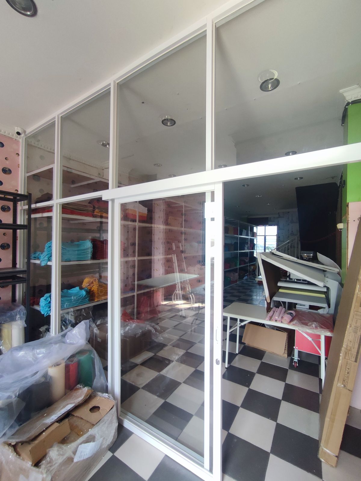 xo kt 2 rak dan kusen kaca - Dokumentasi Proyek